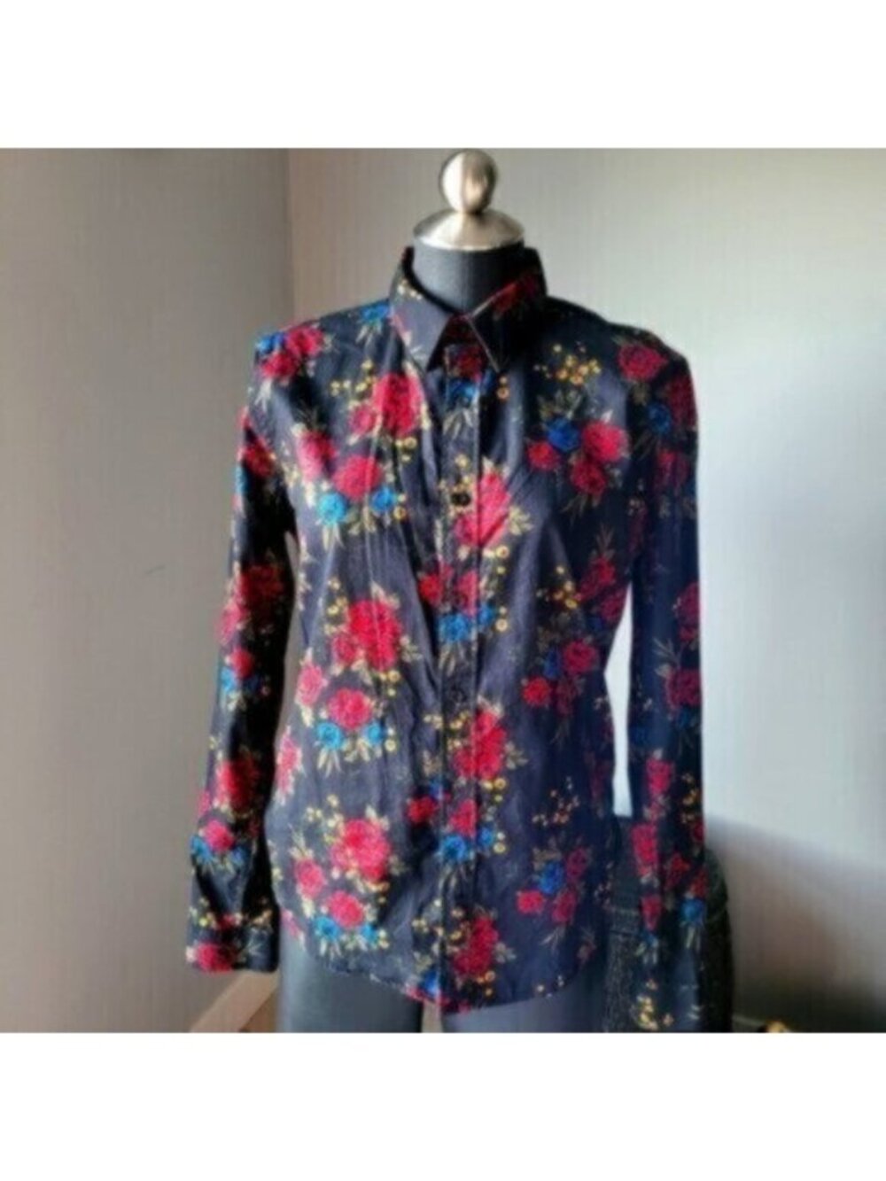 Cotton Rose floral print Black Shirt Women’s Sz Small - BUNDLE & SAVE 30%